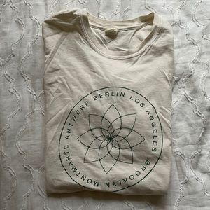 ☑️ Lotus Flower + City Names UO Graphic Tee